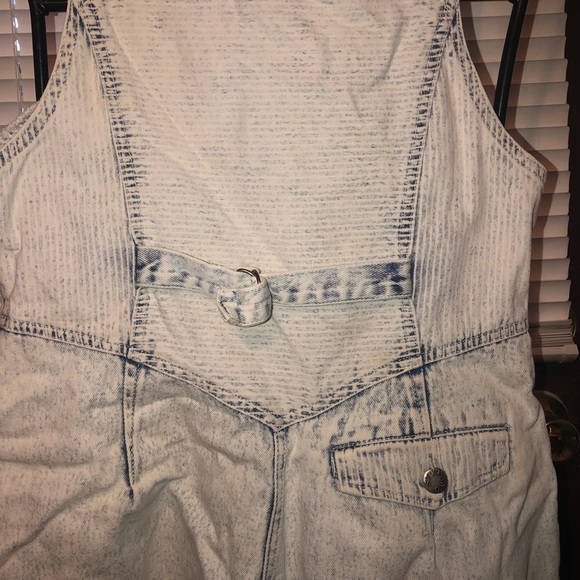 VINTAGE 1980’s OVERALL DISTRESSED PINSTRIPE DENIM SHORTALLS - Picture 3 of 16